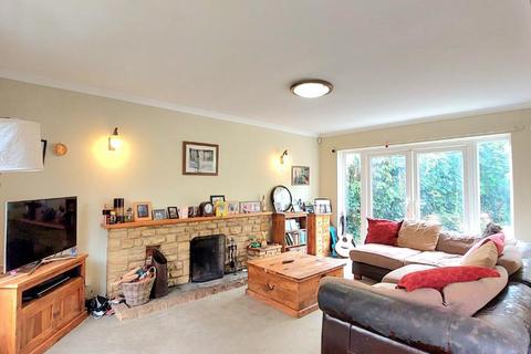 5 bedroom detached house for sale, Park Street, Earls Barton, Northamptonshire NN6