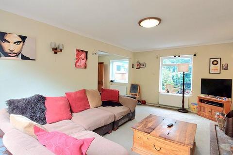 5 bedroom detached house for sale, Park Street, Earls Barton, Northamptonshire NN6