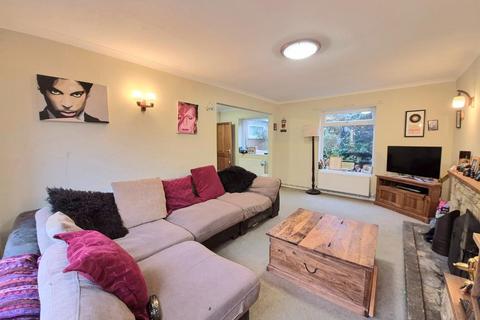 5 bedroom detached house for sale, Park Street, Earls Barton, Northamptonshire NN6