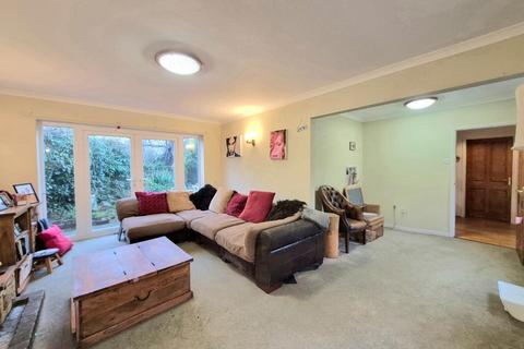 5 bedroom detached house for sale, Park Street, Earls Barton, Northamptonshire NN6