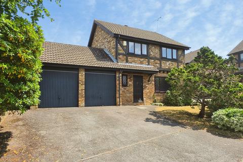 4 bedroom detached house to rent, Baldwin Crescent, Merrow Park