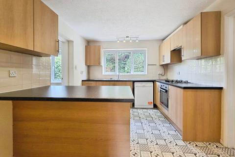 4 bedroom detached house to rent, Baldwin Crescent, Merrow Park