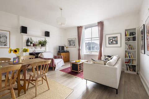 3 bedroom flat for sale