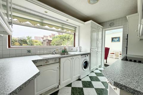 2 Eastfields, Pinner, HA5 2SR