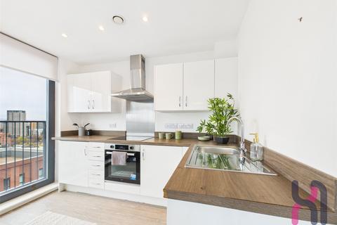 3 bedroom flat to rent, The Landmark, 30 Oldfield Road, Salford, M5