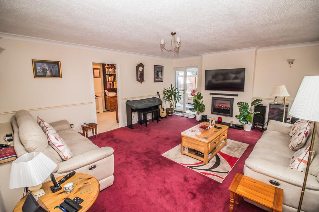 Second Lounge.