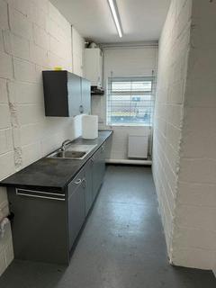 Distribution warehouse to rent, 659 Eccles New Rd Salford M50 1AY