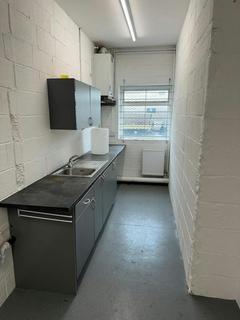 Distribution warehouse to rent, 659 Eccles New Rd Salford M50 1AY