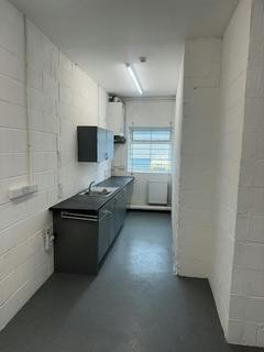 Distribution warehouse to rent, 659 Eccles New Rd Salford M50 1AY