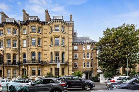 11, Hove BN3