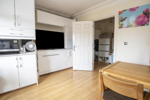 2 bedroom apartment for sale, The Village Square
