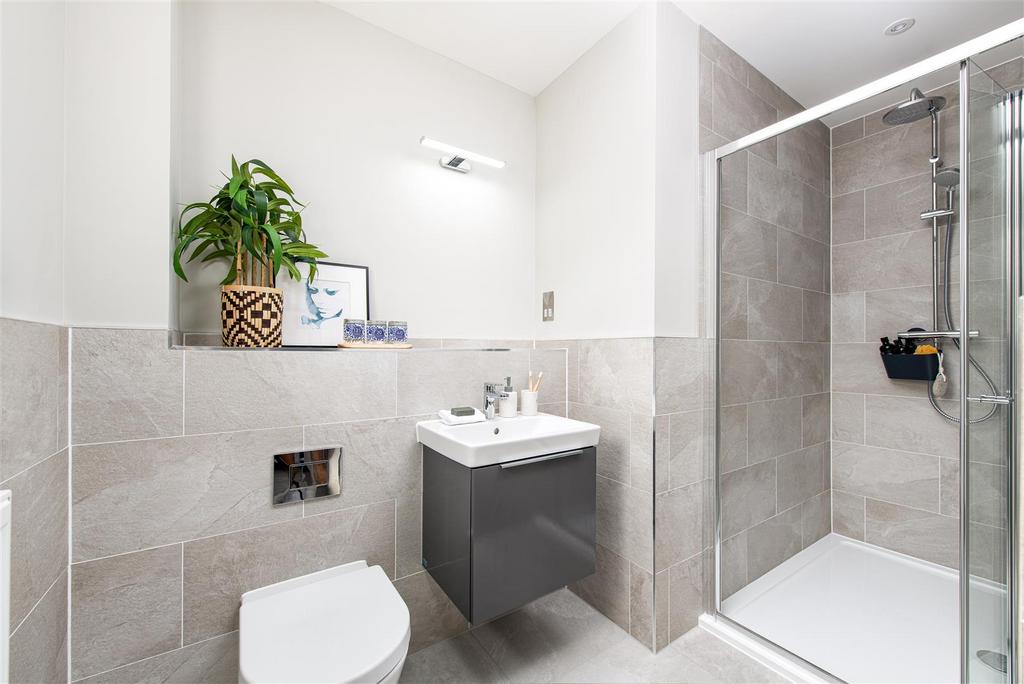 Bedroom1 Ensuite.jpg