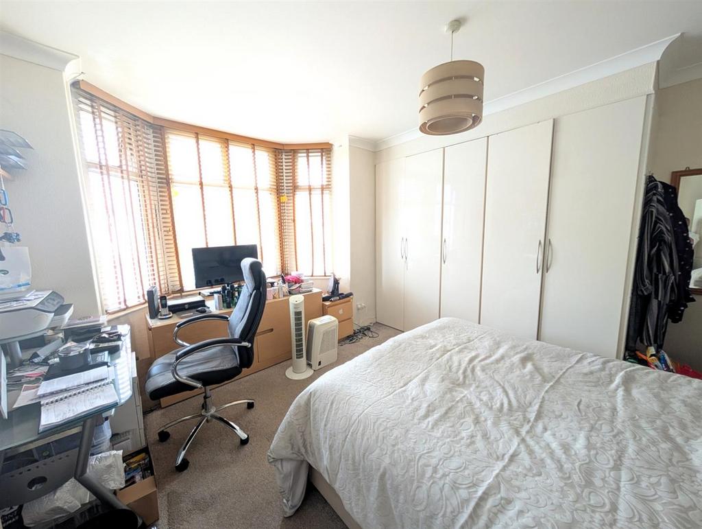 Bedroom 1.jpg