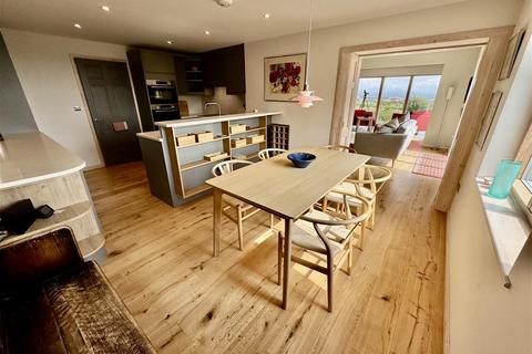 undefined, Lon Pin, Llanbedrog