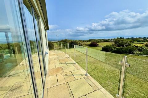undefined, Lon Pin, Llanbedrog
