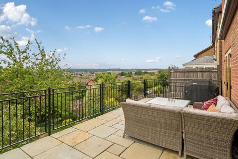 4 bedroom detached house for sale, London Road, Horndean, PO8