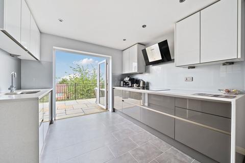 4 bedroom detached house for sale, London Road, Horndean, PO8