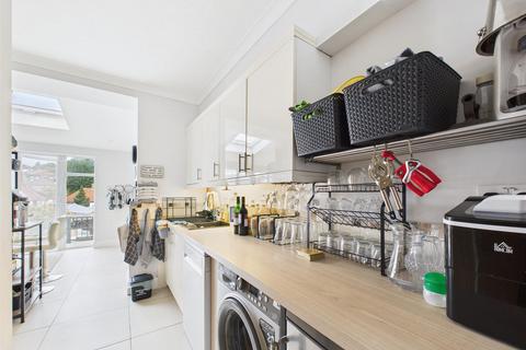 6 Westleigh Avenue, Coulsdon, CR5 3AA