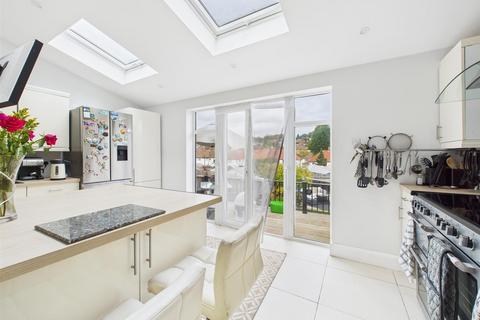 6 Westleigh Avenue, Coulsdon, CR5 3AA