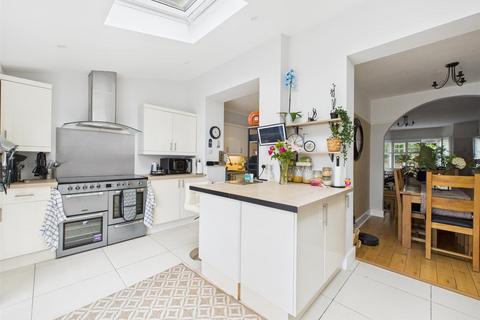 6 Westleigh Avenue, Coulsdon, CR5 3AA