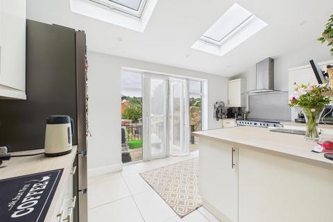 6 Westleigh Avenue, Coulsdon, CR5 3AA