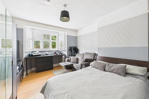 6 Westleigh Avenue, Coulsdon, CR5 3AA