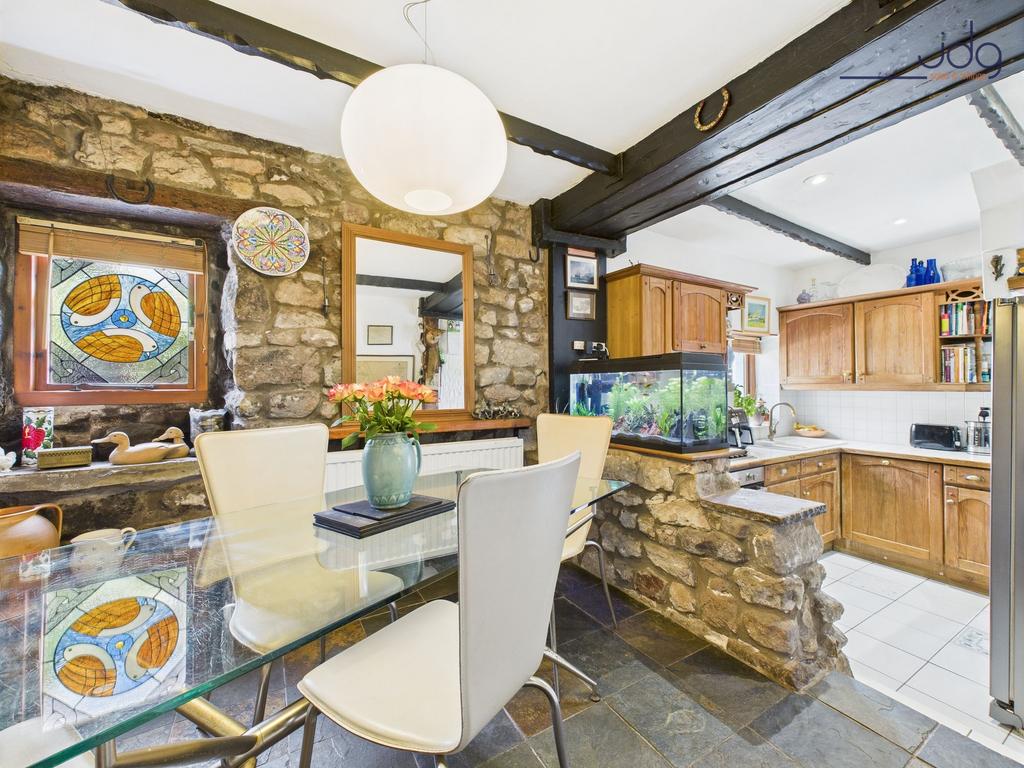 Dining Area & Kitchen