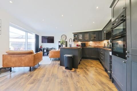 4 bedroom detached house for sale, Marsh Lane, Barton-Upon-Humber, DN18 5HF