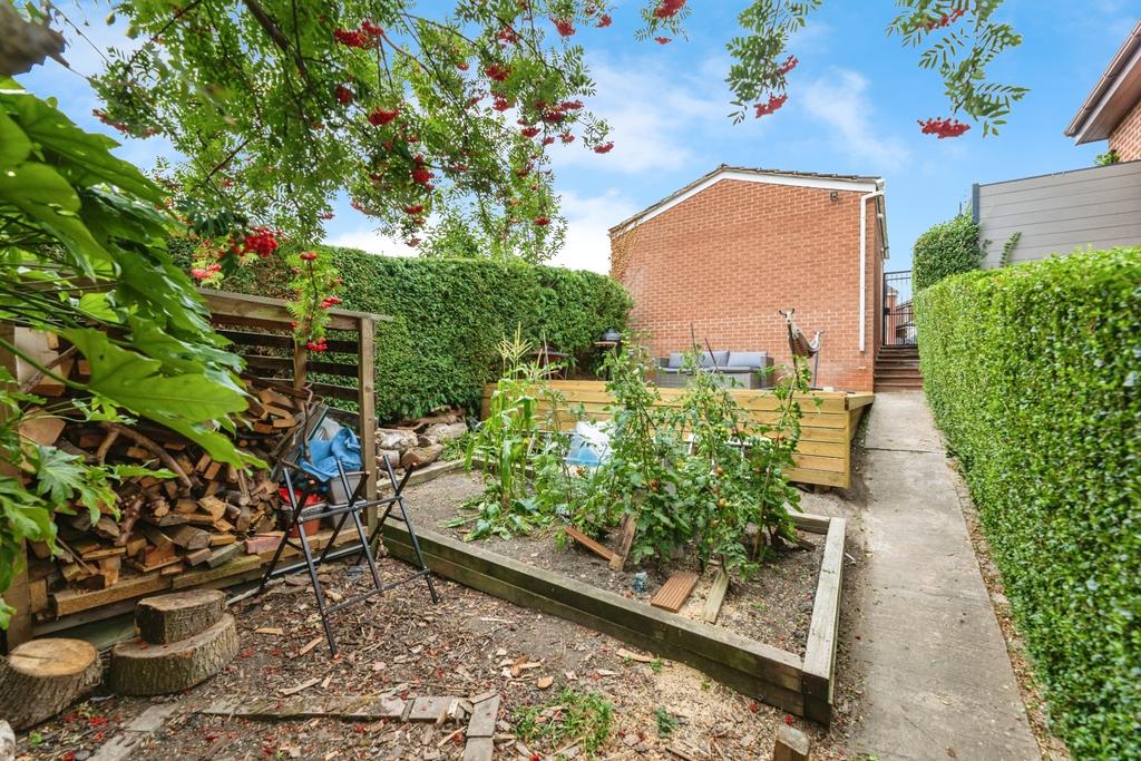 Pbox-garden-326971.jpg