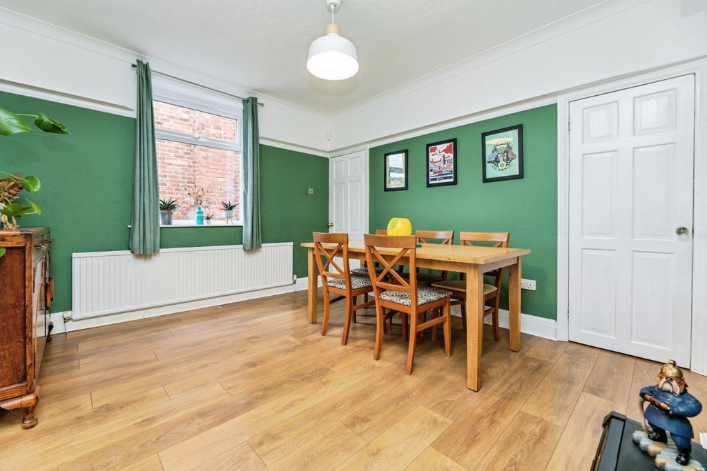 Pbox-dining room-326971.jpg