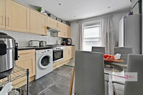 2 bedroom flat for sale, Fabian Road, London, SW6