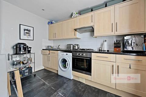 2 bedroom flat for sale, Fabian Road, London, SW6