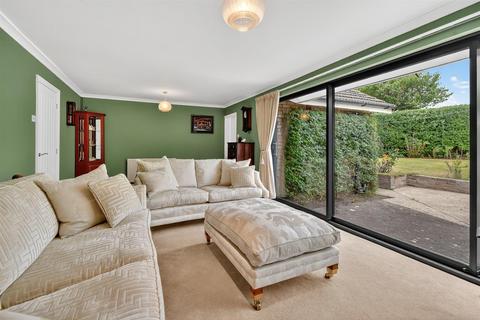 9 Derwent Drive, Wheldrake, York, YO19 6AL