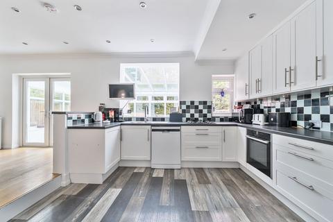 4 bedroom house for sale, Morley Crescent, Edgware, HA8