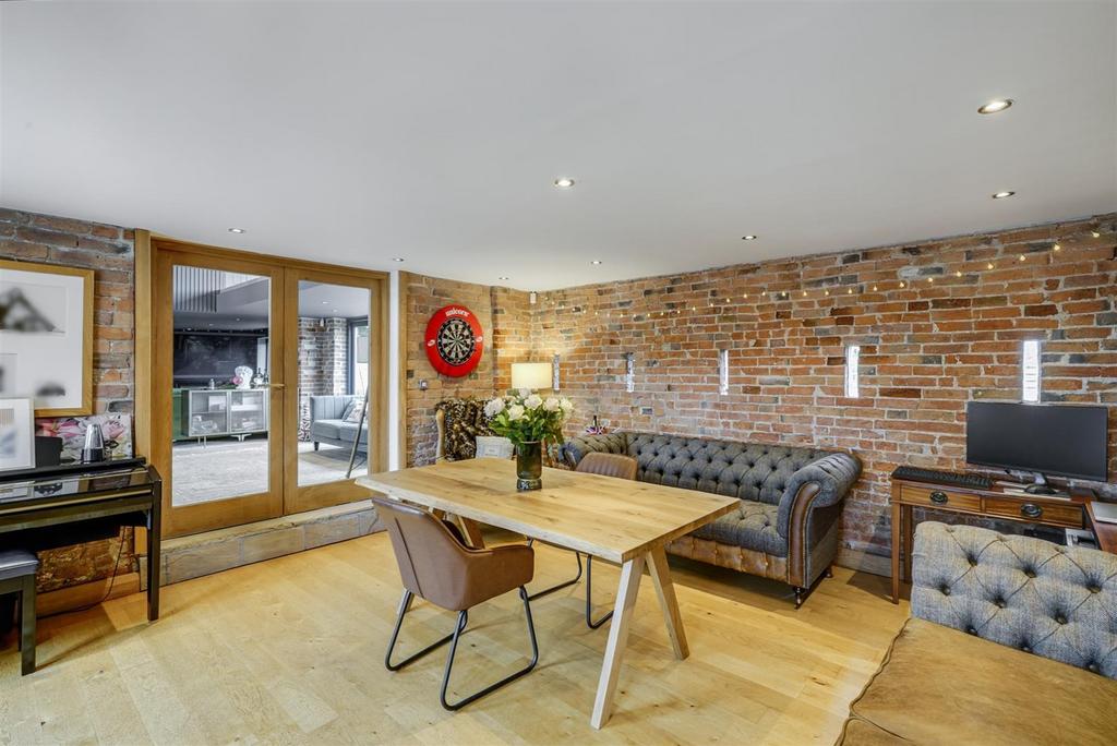 Sitting/Dining Room