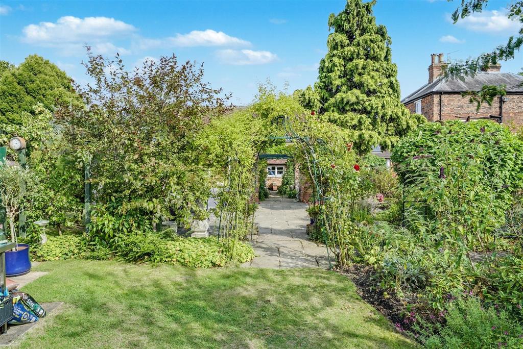 Garden 1 6.jpeg