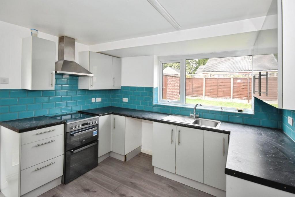Kitchen 02.jpg