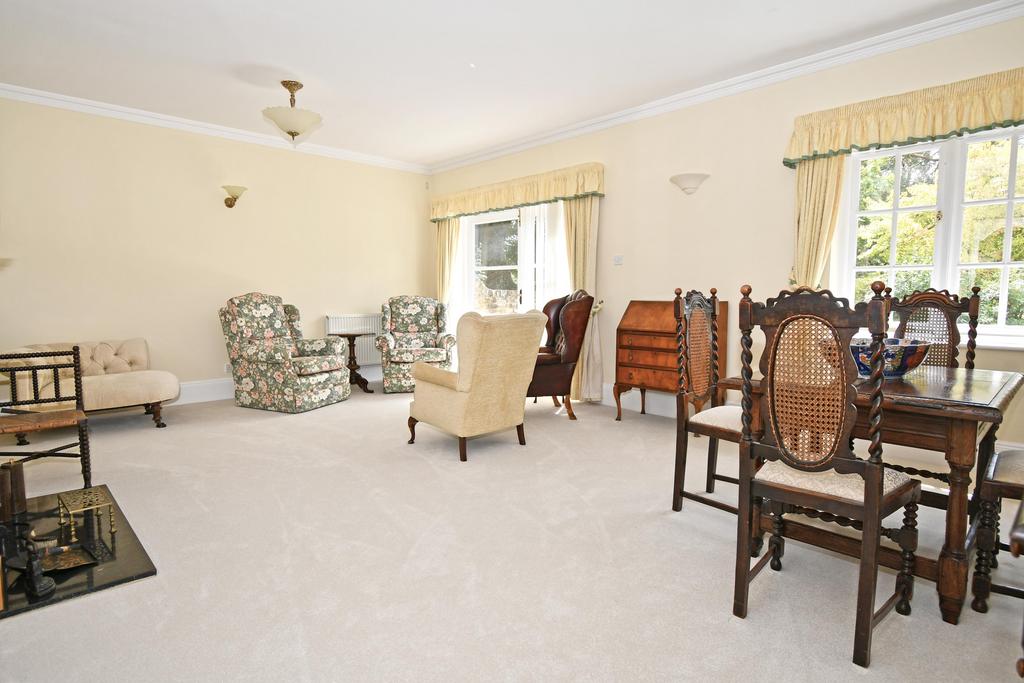 Sitting/Dining Room