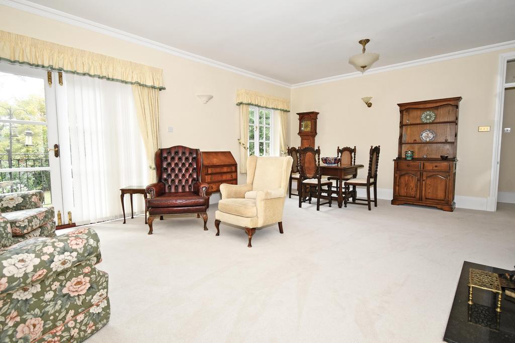 Sitting/Dining Room
