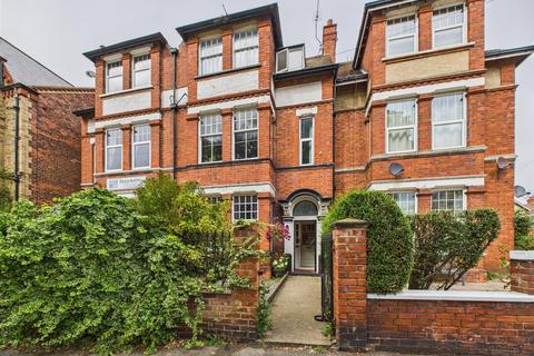5 bedroom terraced house for sale, Vernon Road, Bridlington