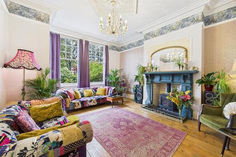5 bedroom terraced house for sale, Vernon Road, Bridlington