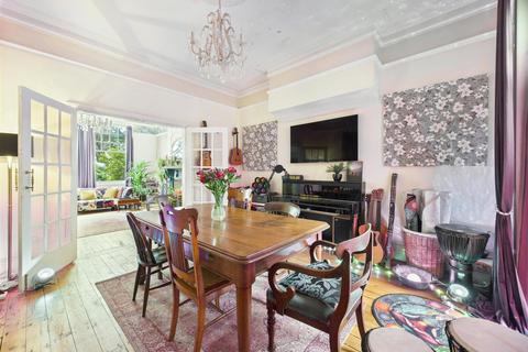 5 bedroom terraced house for sale, Vernon Road, Bridlington