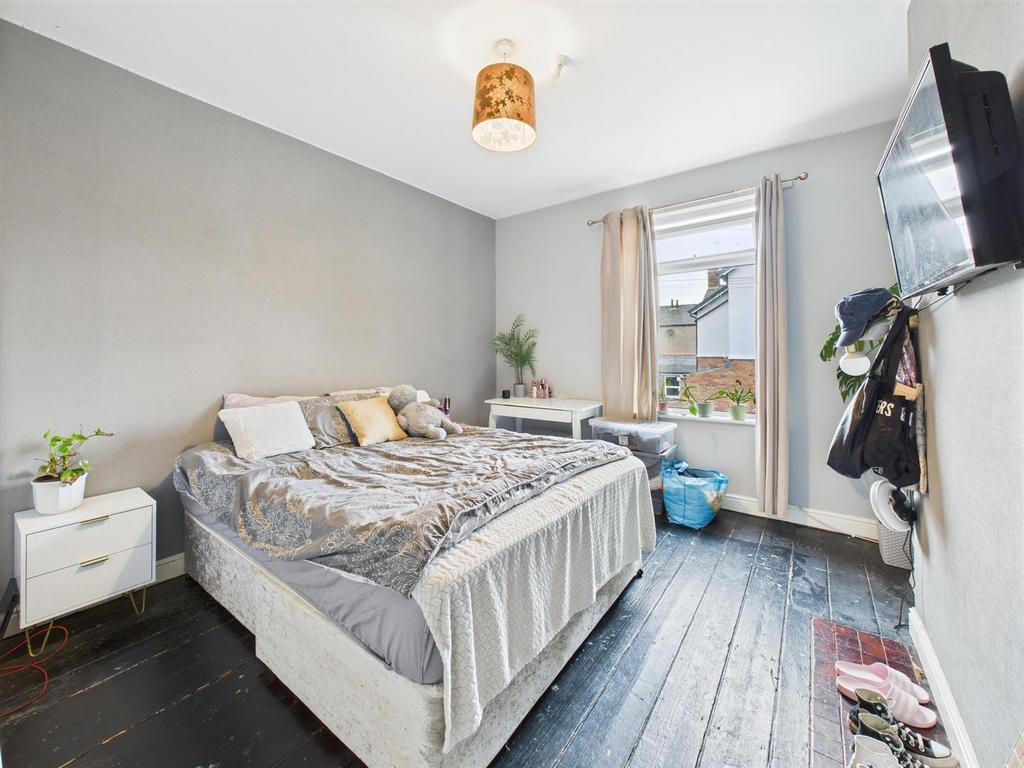 Bedroom: