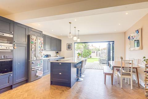41 Bailey Road, Leigh-on-sea, SS9 3PJ