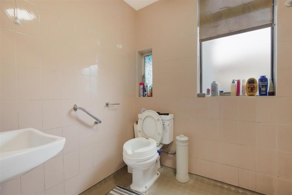 1 Russell Close - Cpa4gmo Ha Zg Ku Xlr1 XYI.jpg