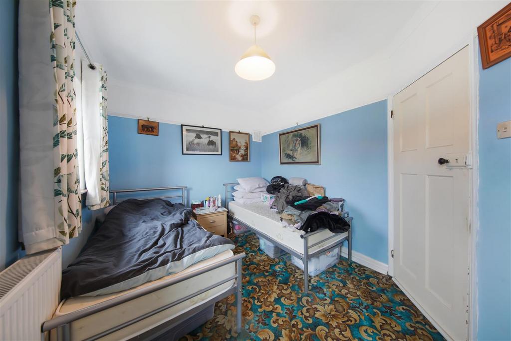 1 Russell Close - k YSor Eo RSjbg NA4l NLMX.jpg
