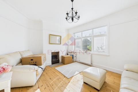 4 bedroom detached house for sale, Inglis Road, Colchester CO3
