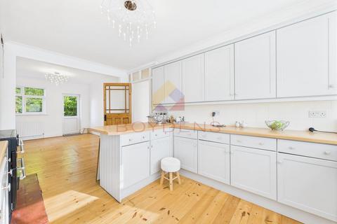 4 bedroom detached house for sale, Inglis Road, Colchester CO3