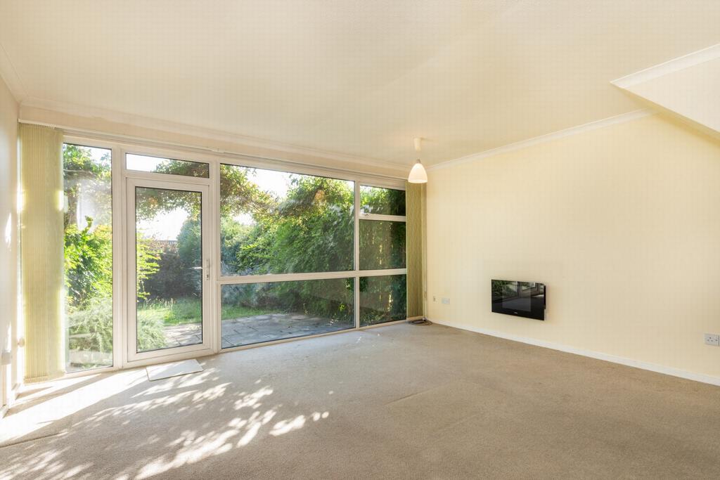 Sitting/dining room