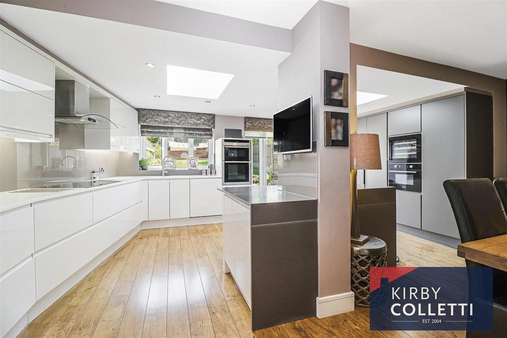 Fitted kitchen